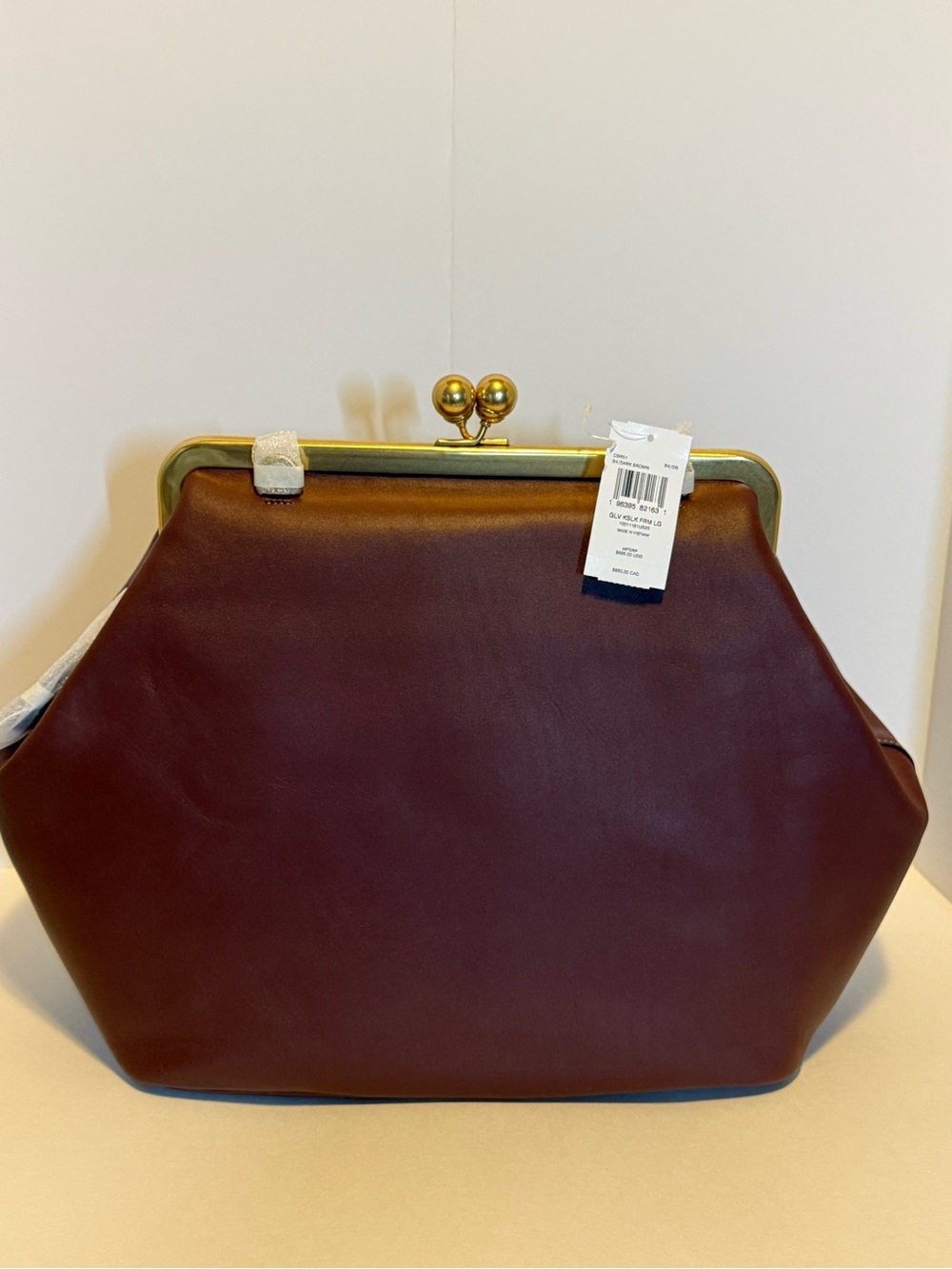 NWT: Coach large Kisslock in Maple